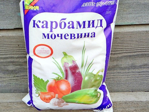 Упаковка удобрения мочевины под вторичным названием КАРБАМИД